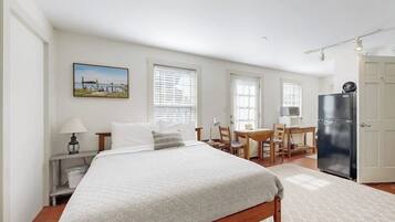 Studio, 1 Queen Bed, Patio, Garden View (Sheepscot Beauty) | 1 bedroom