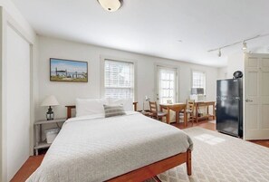 1 habitación, decoración personalizada y muebles diferentes