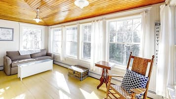 House, Multiple Beds (Dory Haven) | Living area