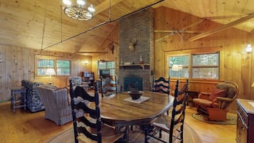 House, Multiple Beds, Fireplace (Breakwater Lodge)