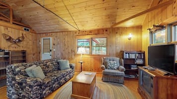 House, Multiple Beds, Fireplace (Breakwater Lodge) | Living area | 42-inch flat-screen TV with digital channels, DVD player