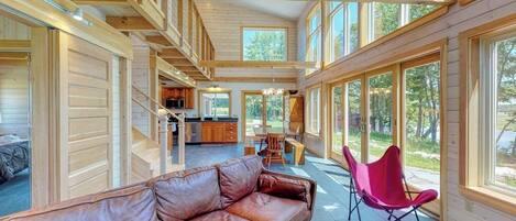 House, Multiple Beds (Eagles View 2) | Living area