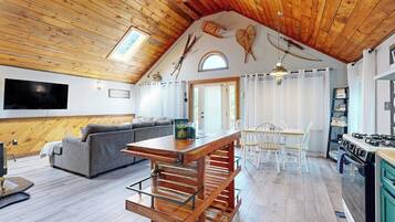 House, Multiple Beds, Patio, Garden View (Max's Retreat) | Living area