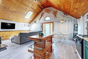 House, Multiple Beds, Garden View (Max's Retreat) | Living area