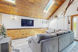 House, Multiple Beds, Garden View (Max's Retreat) | Living area