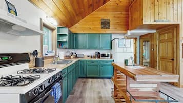 Casa, varias camas, vista al jardín (Max's Retreat) | Cocina privada