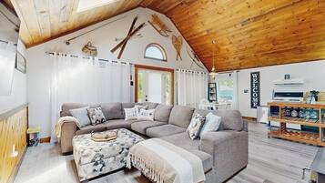 House, Multiple Beds, Patio, Garden View (Max's Retreat) | Living area