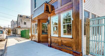 Comfortable Suite in Downtown Northeast Harbor w/ Wifi & AC - Walk to the Water