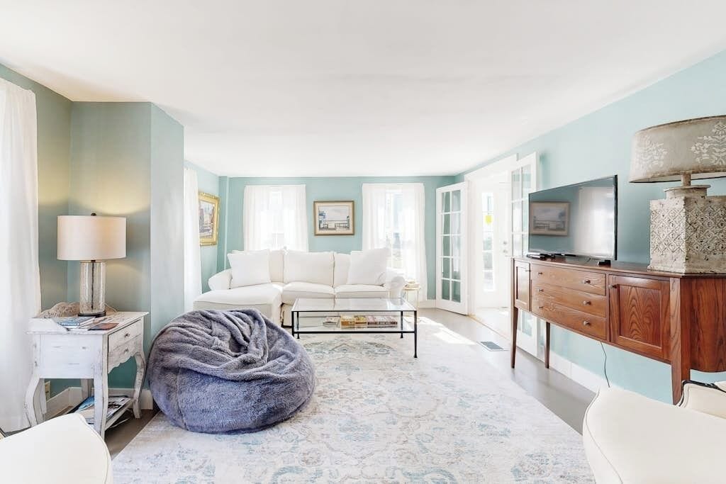 House, Multiple Beds, City View (Wiscasset Holiday) | Living area