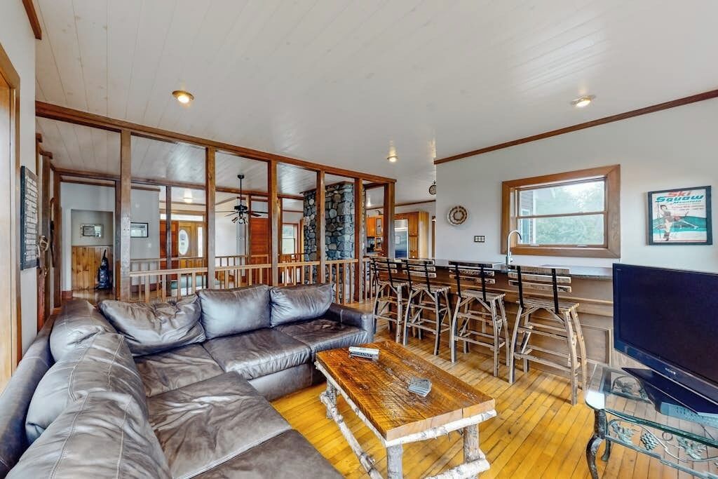 Maison, Plusieurs lits, balcon (East Cove) | Aire de séjour