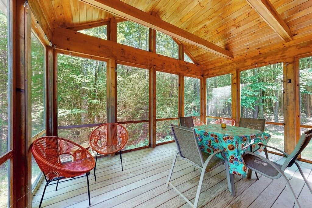 House, Multiple Beds (Meadowhawk Haven) | 4 bedrooms, individually decorated, individually furnished, bed sheets