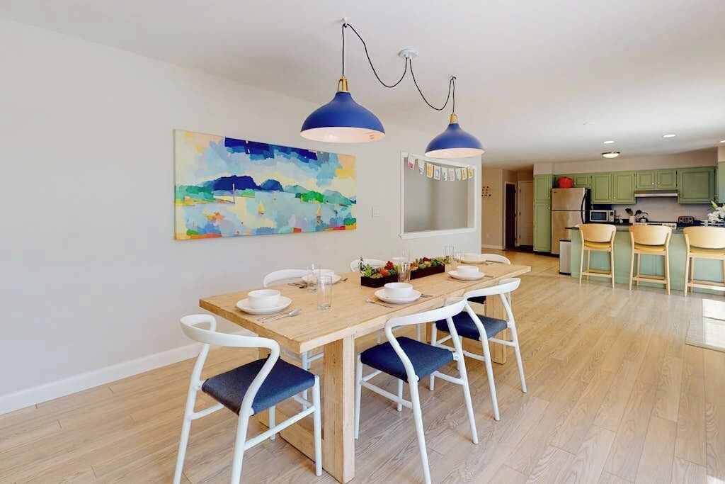 House, Multiple Beds (Casco Breeze)