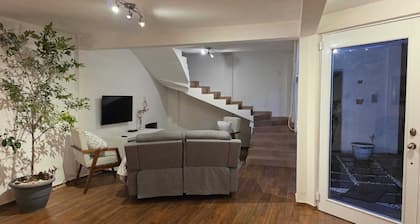 Casa Blanca ideal para familias y trabajo.