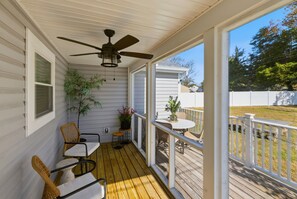 Outdoor dining - 3-bedroom Family Home Near Airport & Downtown (Richmond)