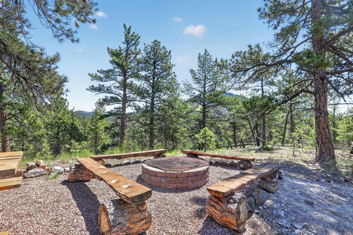 Dearborn Off-Grid Cozy and Private Cabin