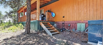 Dearborn Off-Grid Cozy and Private Cabin