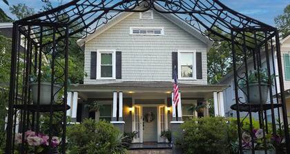The Byrd’s Nest: Beautiful Historic 5BR with Hot Tub Near Downtown
Wilmington