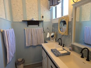 Bathroom - Tge Byrd's Nest a Beautiful Historic district, 5 bedroom, 2 bath home. (Wilmington)