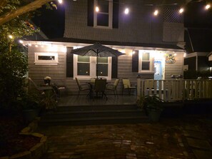 Outdoor dining - Tge Byrd's Nest a Beautiful Historic district, 5 bedroom, 2 bath home. (Wilmington)