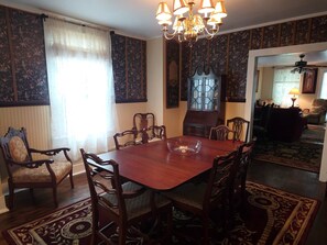 Dining - Tge Byrd's Nest a Beautiful Historic district, 5 bedroom, 2 bath home. (Wilmington)