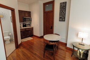 Comfort Studio | Dining - Cozy Suite in Historic Marymount (Salina)