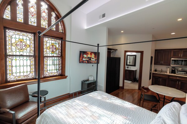 Cozy Suite In Historic Marymount - Salina, KS