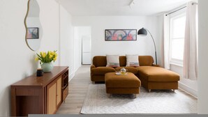 TV, offices - Brook Green stylish 2 bed (Greater London)