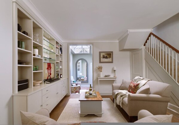 TV, fireplace, offices - Kings Road, Chelsea, sleeps 6 (Greater London)