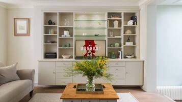 TV, fireplace, offices