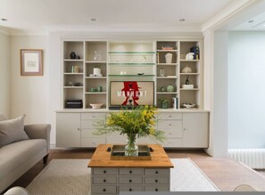 TV, fireplace, offices - Kings Road, Chelsea, sleeps 6 (Greater London)