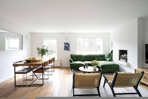 Fernseher, Kamin, Arbeitsbereiche