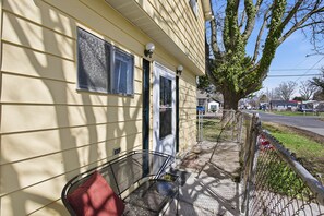 Terrace/patio - Charming 6BR Colonial Beach Retreat, Walk to the Beach (Colonial Beach)