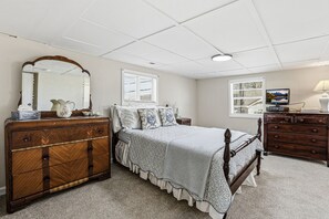 Internet, bed sheets - Charming 6BR Colonial Beach Retreat, Walk to the Beach (Colonial Beach)