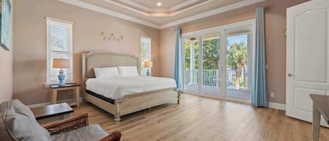 5 habitaciones, tabla de planchar con plancha, cuna de viaje y wifi
