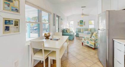 Colorful beach cottage w heated private pool & grill area - dog-friendly