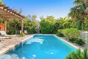 Pool - Beautiful, well-maintained home w heated private pool - walk to beach & dining (Anna Maria)