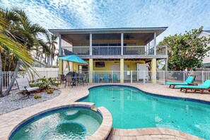 Pool - Canalfront home w WiFi, heated pool, dock & lanai - 2 blocks to the beach (Anna Maria)