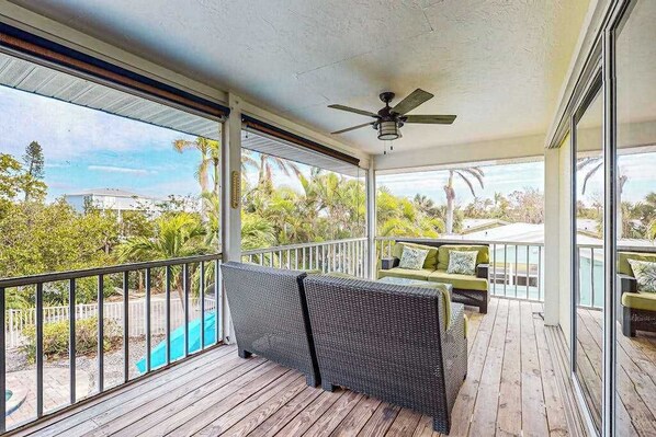 Terrace/patio - Canalfront home w WiFi, heated pool, dock & lanai - 2 blocks to the beach (Anna Maria)