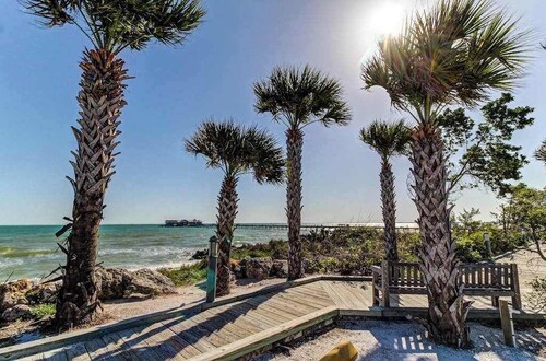 Updated bayside condo with heated pool - across the street from the beach