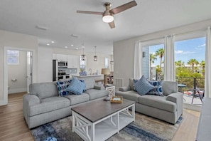 TV, offices - Brand new duplex w shared pool & private rooftop deck, wd, & steps to the gulf (Bradenton Beach)