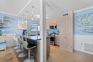 Coffee/tea maker, fridge, microwave, oven - Luxury Gulf-front condo with beach access, heated pool, sunset views, & balcony (Bradenton Beach)