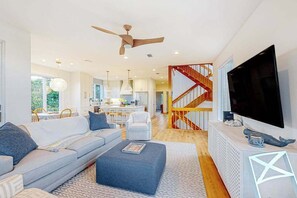 TV, offices - Bayfront home with dock, amazing views, outdoor areas, & kayak (Longboat Key)