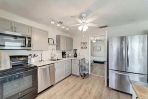 Coffee/tea maker, fridge, microwave, oven - Serene oceanfront suite with Gulf view, grill, patio, central AC, & WD (Holmes Beach)