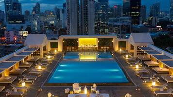 2 outdoor pools