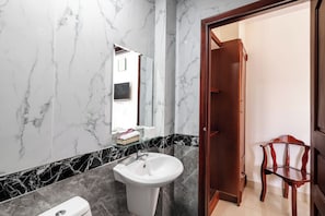 Habitación doble Confort de uso individual | Baño | Tina con regadera 
