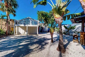 Property grounds - Canal-front home near Shell Beach with access to bay & deck (Sarasota)