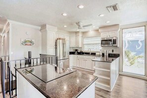 Coffee/tea maker, fridge, microwave, oven - Relaxing Home with Private Pool, High-Speed WiFi, Central AC, & Washer-Dryer (Anna Maria)