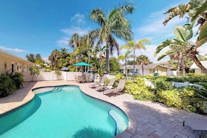 Pool - Comfortable island villa with private heated pool, courtyard & easy beach access (Holmes Beach)