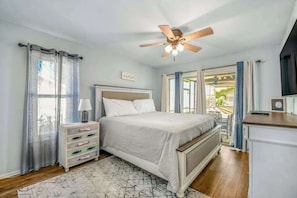 Iron/ironing board, WiFi, bed sheets - Updated home near beach with heated pool, lanai, WiFi, WD & AC - great location (Bradenton)