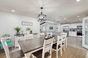 Dining - Spacious private home with  heating optional pool, patio, and large yard (Bradenton)